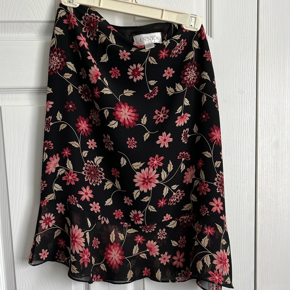 Casual Corner Annex Floral Skirt